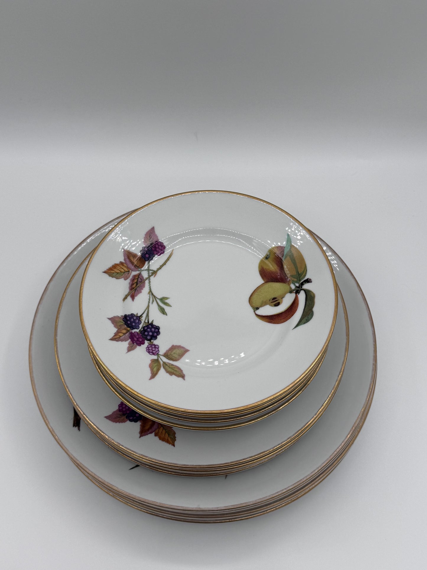 Eversham Gold By Royal Worcester 1961 Vintage Fine Porcelain Set of 12 Plates