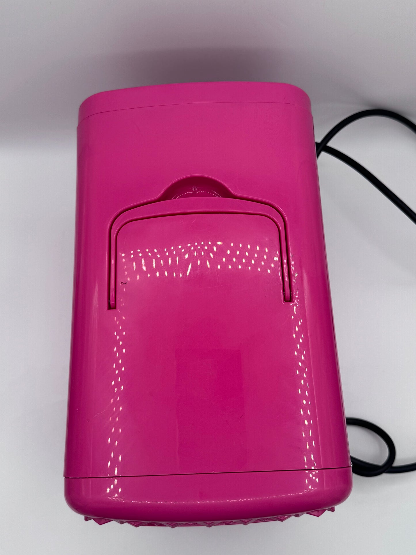 Frigidaire 9 Can Mini Retro Portable Refrigerator Hot Pink Diamond Door