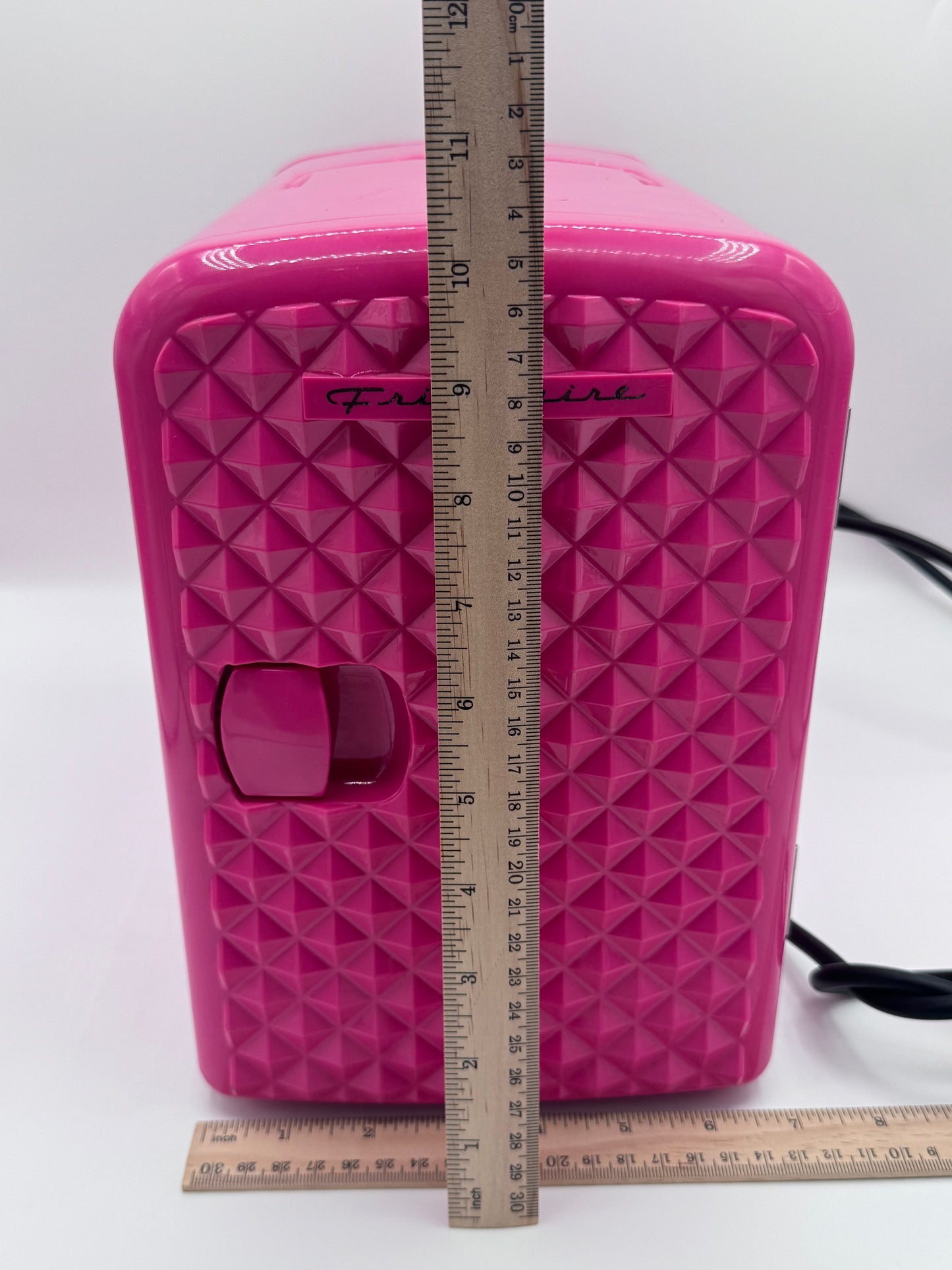 Frigidaire 9 Can Mini Retro Portable Refrigerator Hot Pink Diamond Door