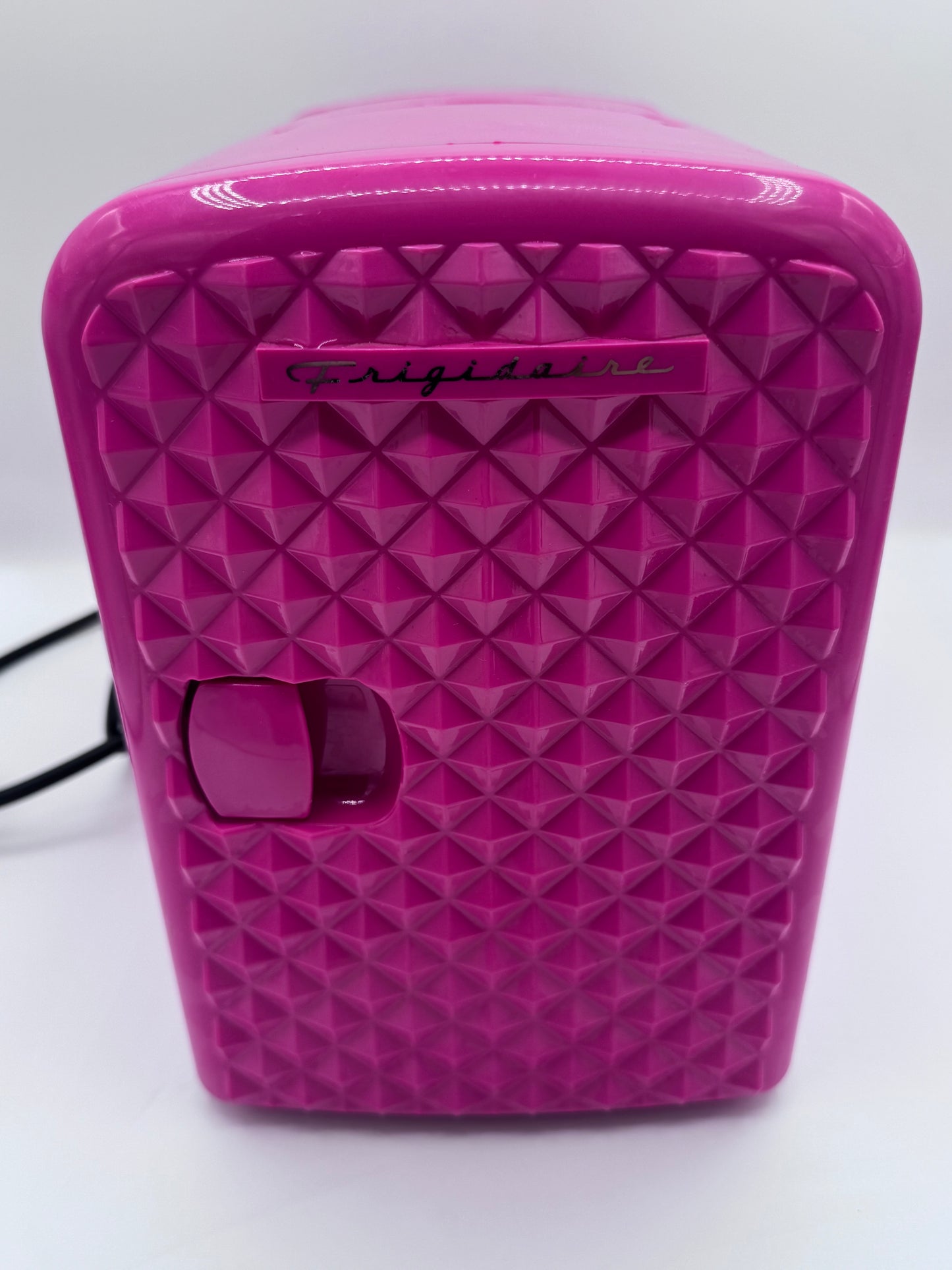 Frigidaire 9 Can Mini Retro Portable Refrigerator Hot Pink Diamond Door